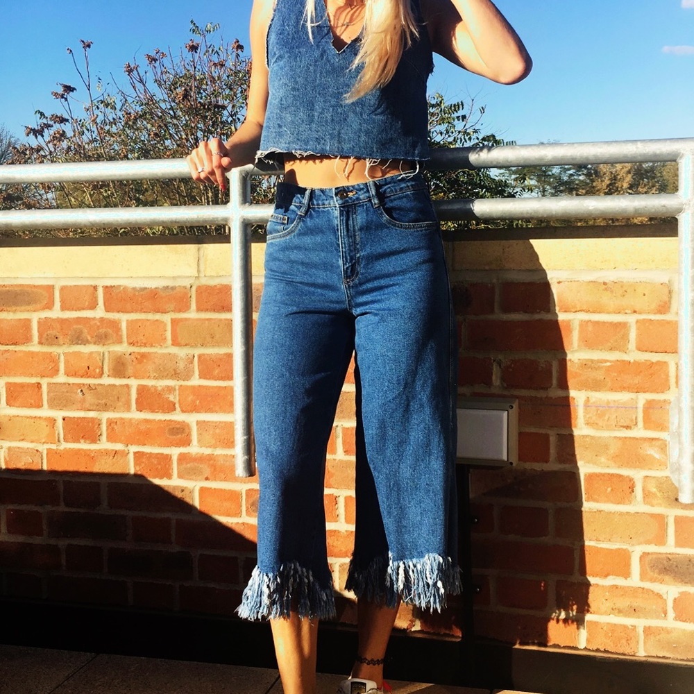 Zara High Rise Wide Leg Frayed Cropped Jeans